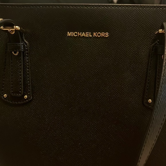 MICHAEL KORS Zip Tote - Picture 3 of 4
